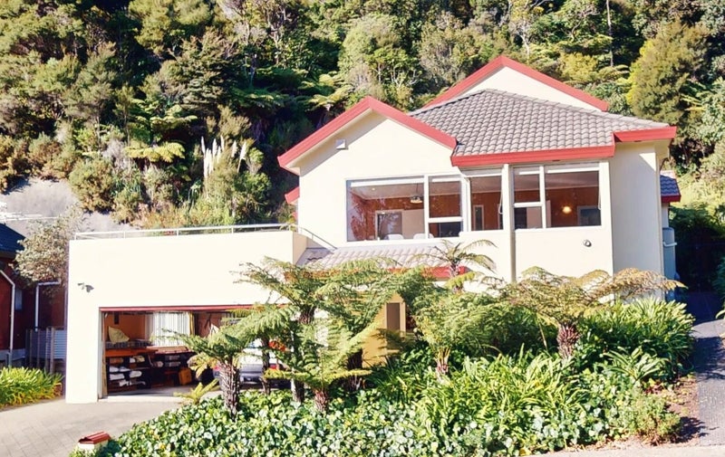 37 Tyndall Street, Waiwhetu, Lower Hutt - Carousel 1