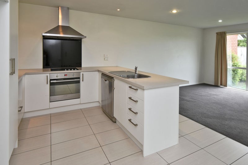 10 Date Crescent, Aidanfield, Christchurch - Carousel 2