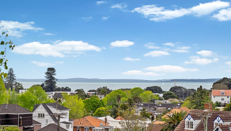31 Codrington Crescent, Mission Bay, Auckland - Carousel 2
