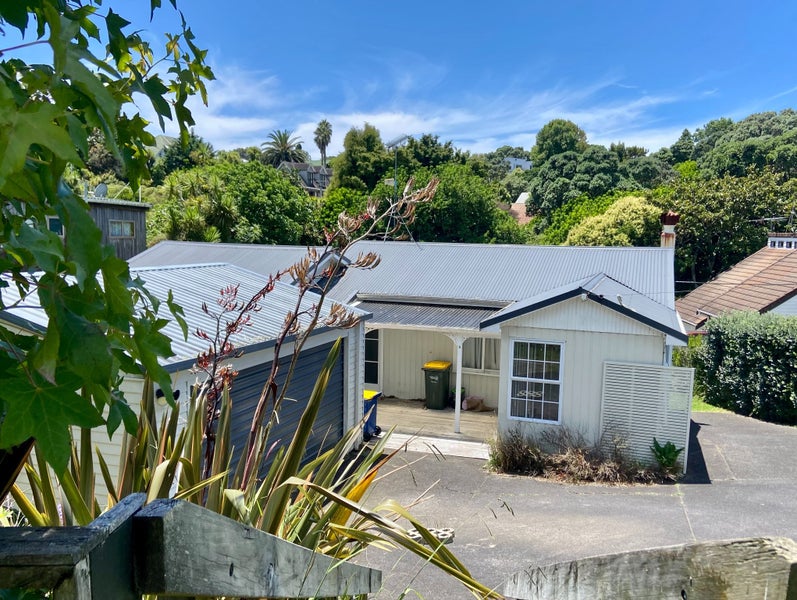 6 Gray Crescent, Torbay, Auckland - Carousel 2