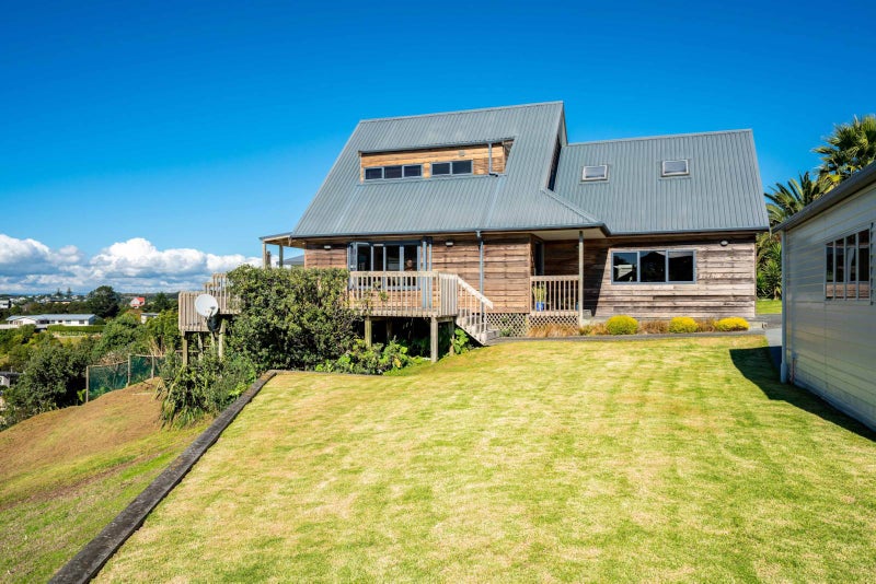 42 Cullen Street, Mangawhai Heads, Mangawhai - Carousel 2