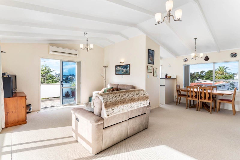 42A Target Road, Totara Vale, Auckland - Carousel 2