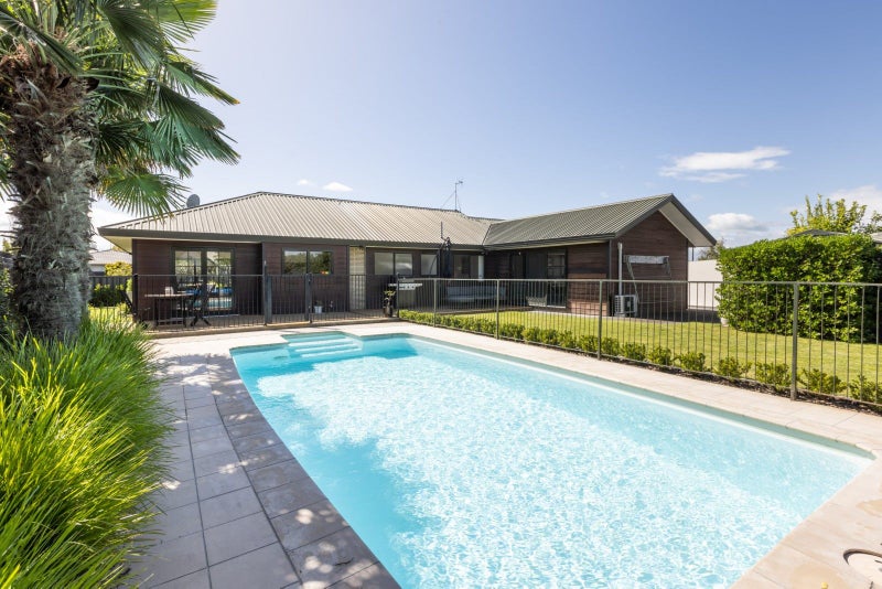 39 Whiting Crescent, Greenmeadows, Napier - Carousel 1