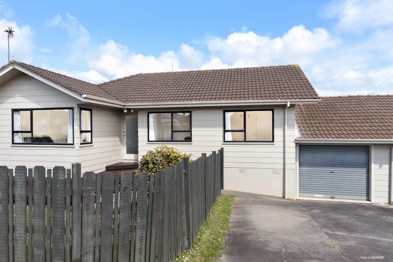 2/16 Cabello Place, Unsworth Heights, Auckland - Carousel 2