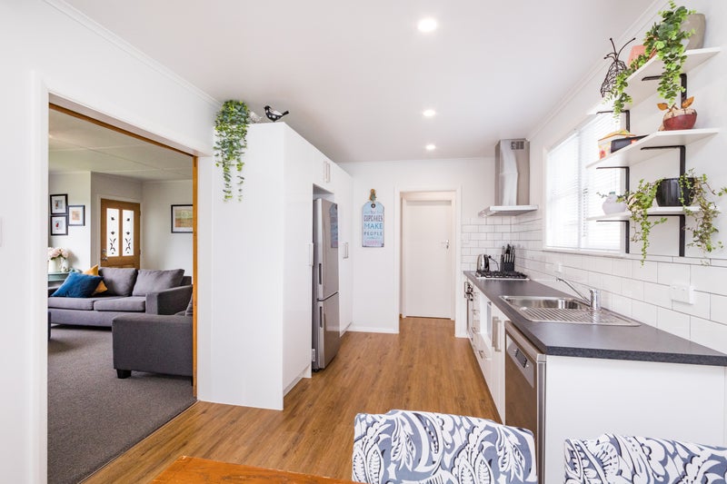99 Buick Crescent, Awapuni, Palmerston North - Carousel 2