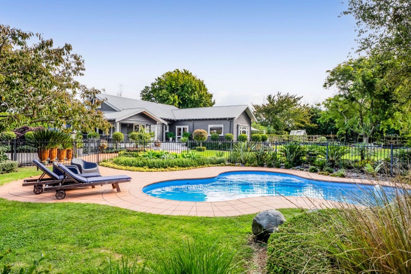 500 Richmond Road, Lepperton, New Plymouth - Carousel 1