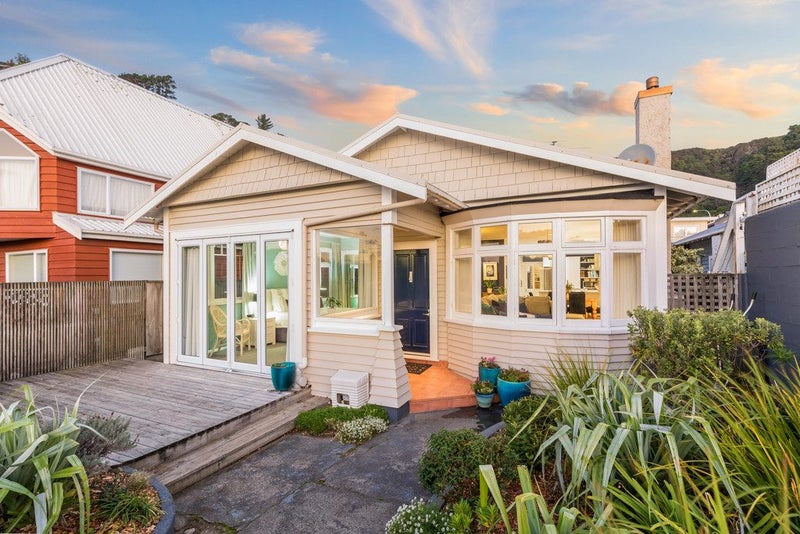 7 Marine Parade, Eastbourne, Lower Hutt - Carousel 1