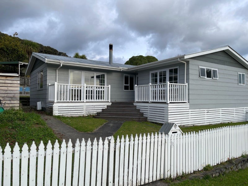 13 Oaklands Grove, Clouston Park, Upper Hutt - Carousel 1
