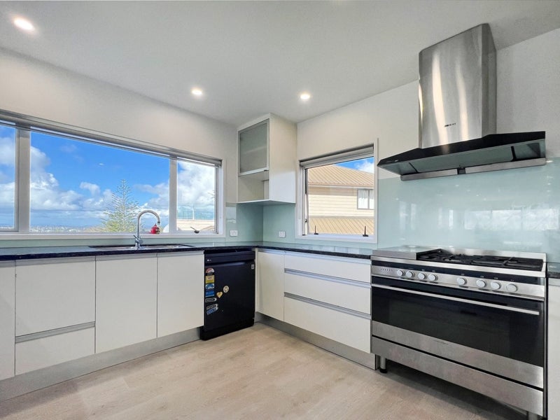 42 Monarch Avenue, Hillcrest, Auckland - Carousel 2