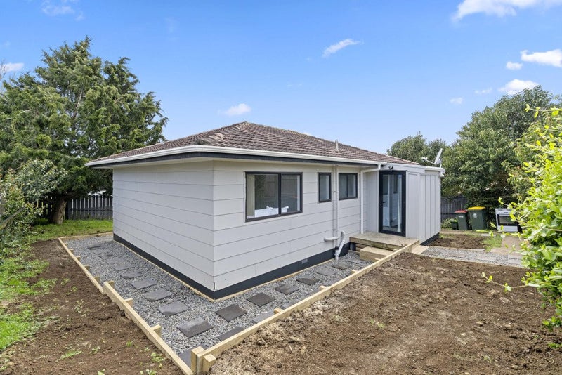 2/35 Secretariat Place, Randwick Park, Auckland - Carousel 1