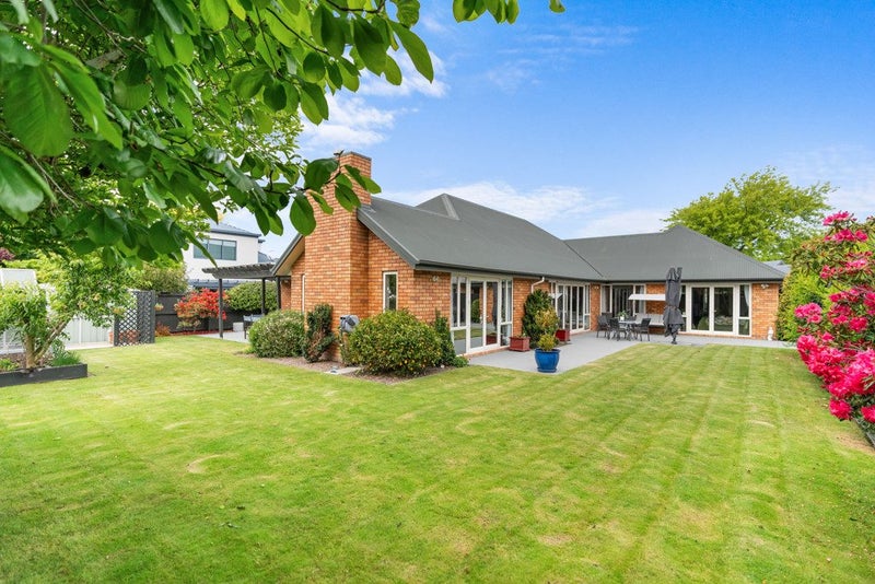 12 Chesterfield Mews, Russley, Christchurch - Carousel 1