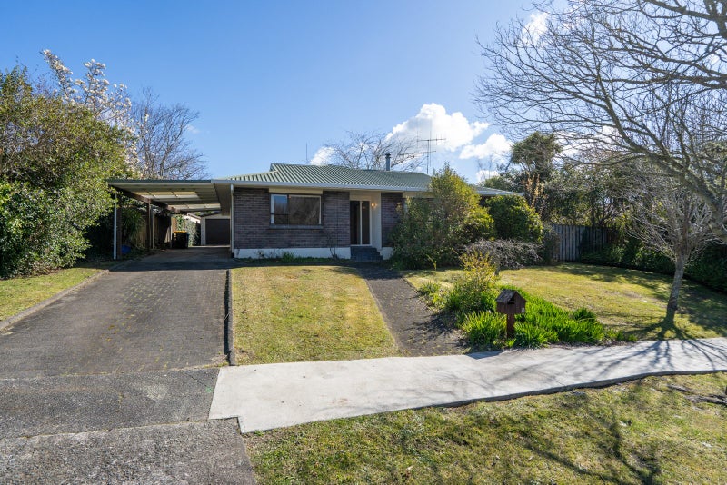 3 Marlowe Drive, Leamington, Cambridge - Carousel 2