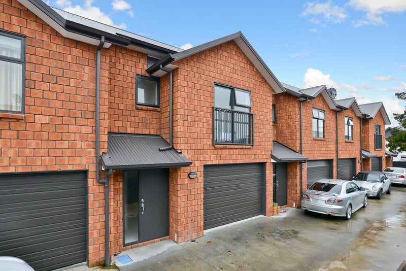 4/201 Ulster Street, Whitiora, Hamilton - Carousel 1