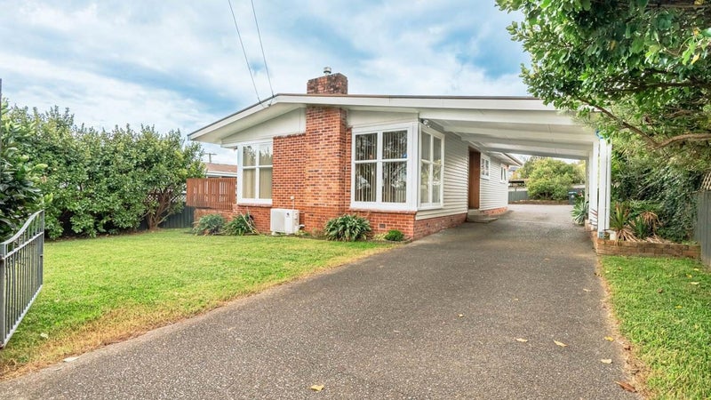 4 Marlowe Road, Blockhouse Bay, Auckland - Carousel 1