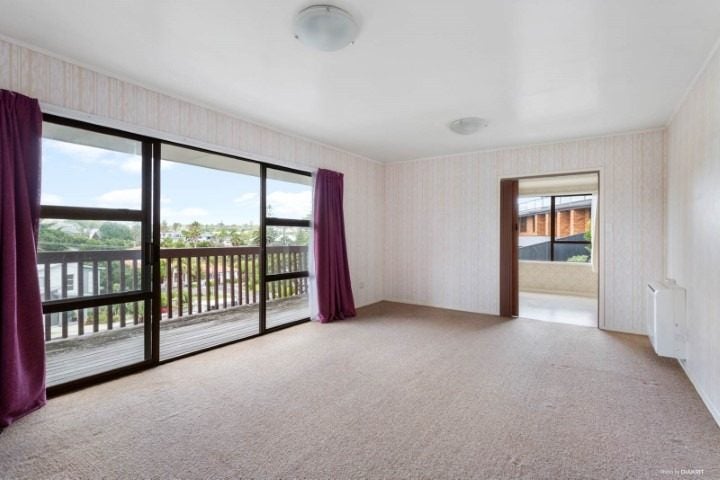 907 Beach Road, Waiake, Auckland - Carousel 2