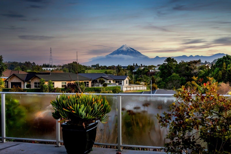 15 Anderson Way, Highlands Park, New Plymouth - Carousel 2