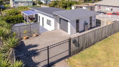 47 Seafront Road, Castlecliff, Whanganui - Carousel 1