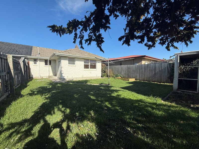 2/320 Memorial Avenue, Burnside, Christchurch - Carousel 2