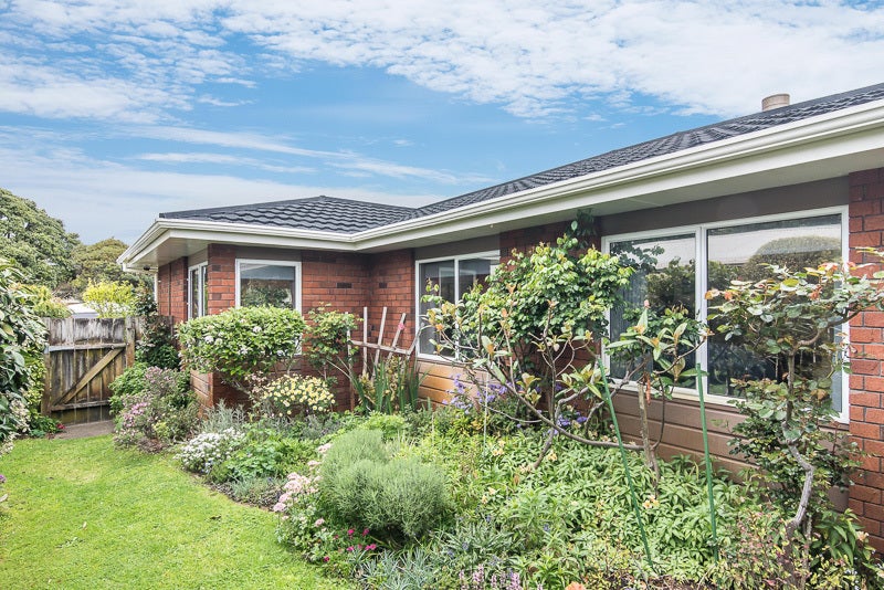59 Queens Road, Waikanae Beach, Waikanae - Carousel 2