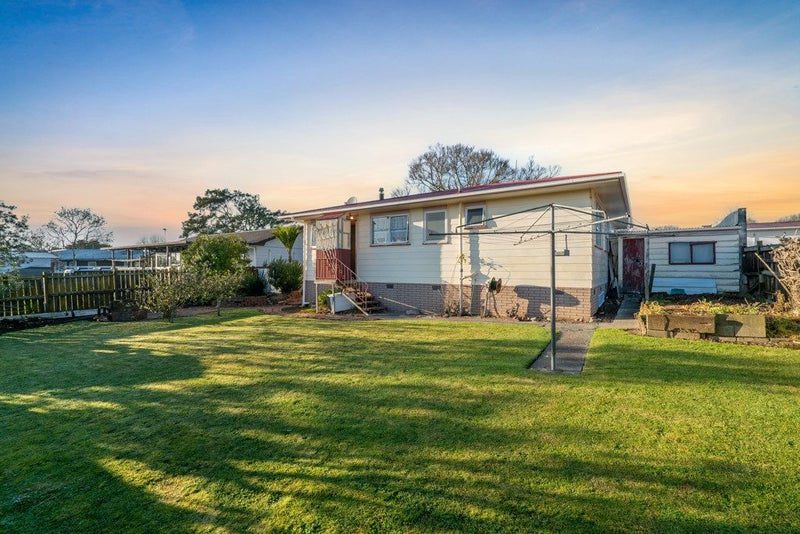 17 Almay Place, Clover Park, Auckland - Carousel 1