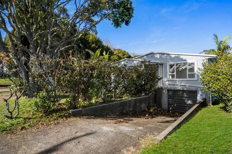 23 Carlton Street, Hillsborough, Auckland - Carousel 13