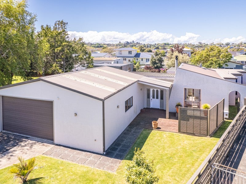 56 Exeter Crescent, Springvale, Whanganui - Carousel 1