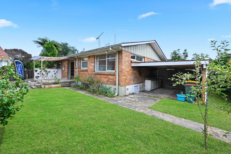 56 Pulham Crescent, Queenwood, Hamilton - Carousel 1