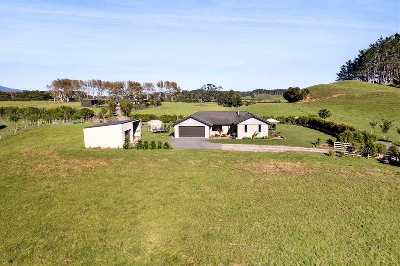 1108E Egmont Road, New Plymouth - Carousel 1