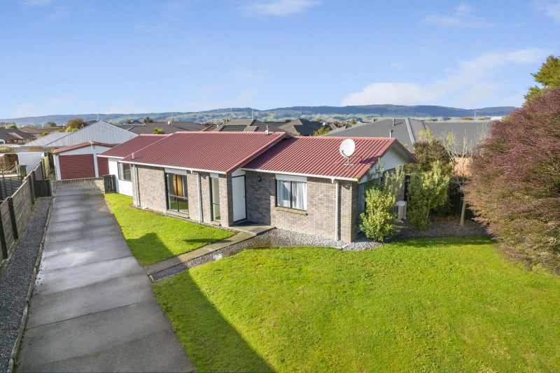 47 Peppertree Glade, Kelvin Grove, Palmerston North - Carousel 1