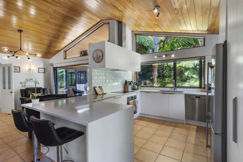 16 Poturi Streams Avenue, Titirangi, Auckland - Carousel 2