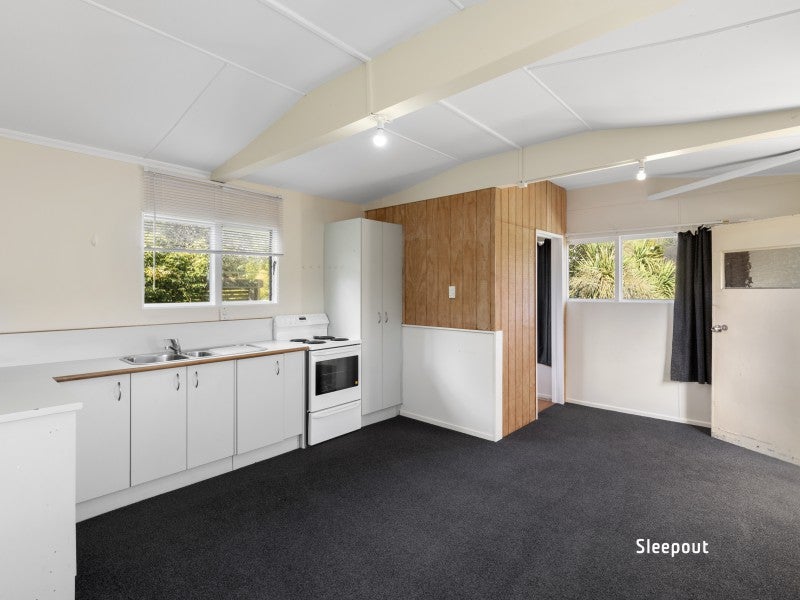 30 Moores Valley Road, Wainuiomata, Lower Hutt - Carousel 17