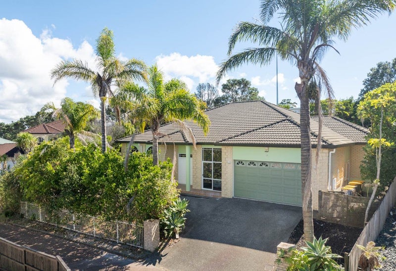31 Cricklade Terrace, Windsor Park, Auckland - Carousel 1
