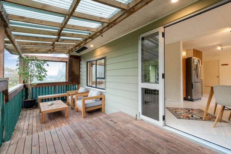 10 Sungrove Rise, Sunnyvale, Auckland - Carousel 1