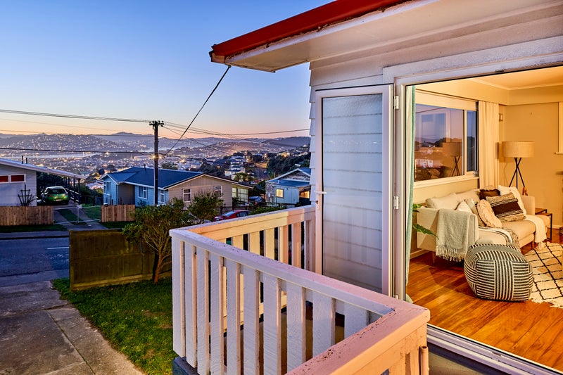 33 Ahuriri Street, Strathmore Park, Wellington - Carousel 1