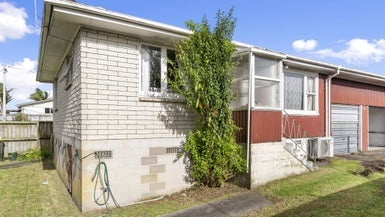 5/215 Swanson Road, Henderson, Auckland - Carousel 1