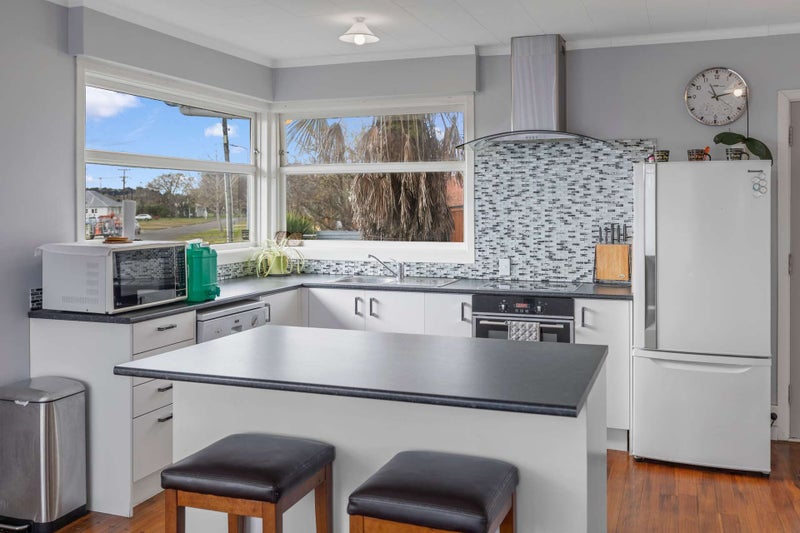 12 Milton Street, Whanganui East, Whanganui - Carousel 2
