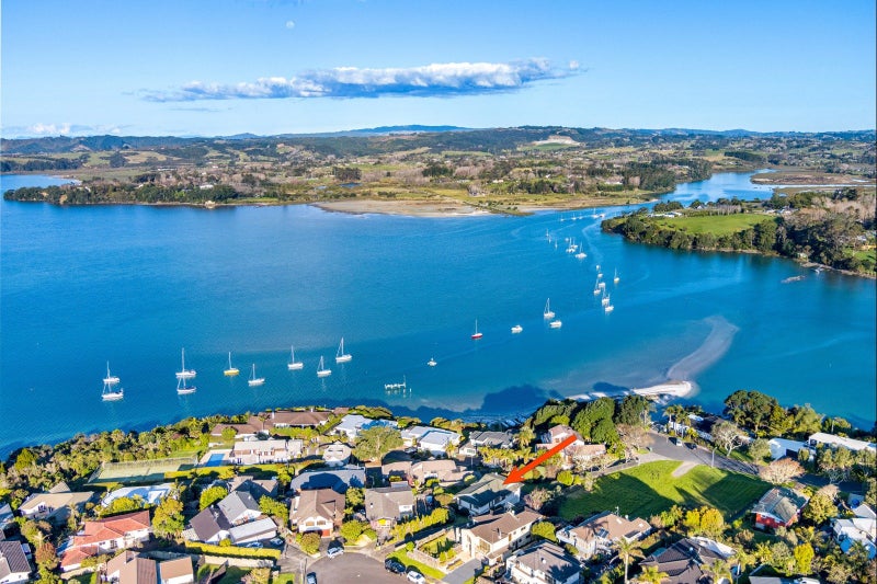 23 Callender Place, Shelly Park, Auckland - Carousel 1