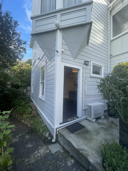 152 Kelburn Parade, Kelburn, Wellington - Carousel 1