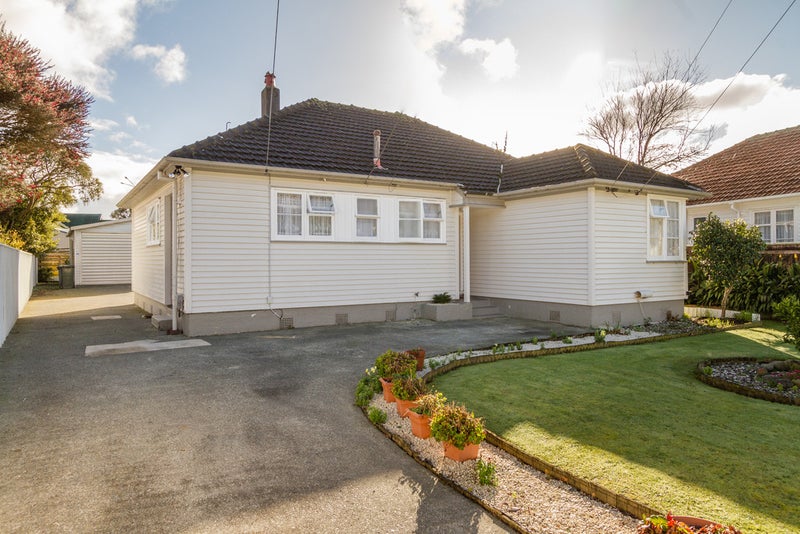 6 Hodgins Grove, Naenae, Lower Hutt - Carousel 1