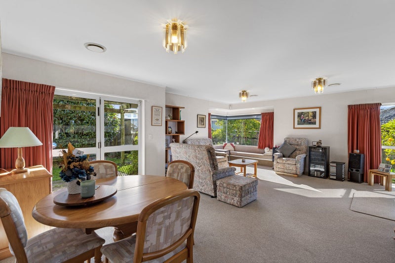 64 Sunnyhills Avenue, Glenview, Hamilton - Carousel 2