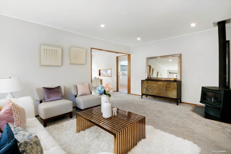 3 Halcombe Place, Green Bay, Auckland - Carousel 2