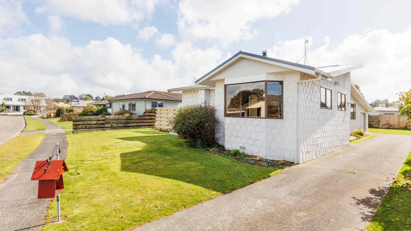 33 Wills Crescent, Ashhurst, Ashhurst - Carousel 1