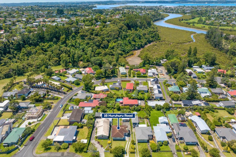 16 Huruhuru Road, Massey, Auckland - Carousel 1