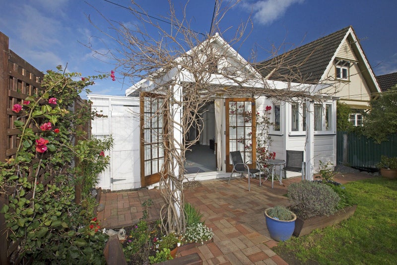 63 Endeavour Street, Lyall Bay, Wellington - Carousel 23