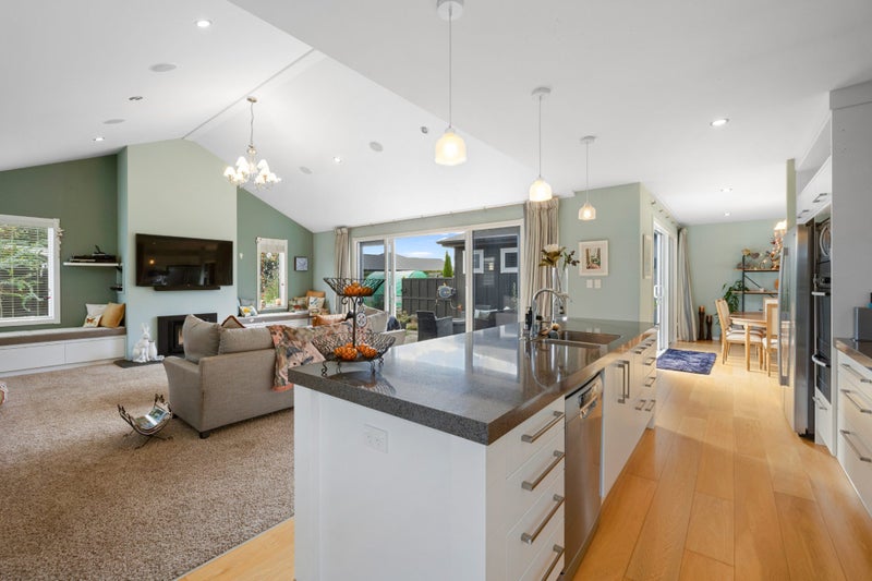 7 Gleneagles Way, Waiwhakaiho, New Plymouth - Carousel 1