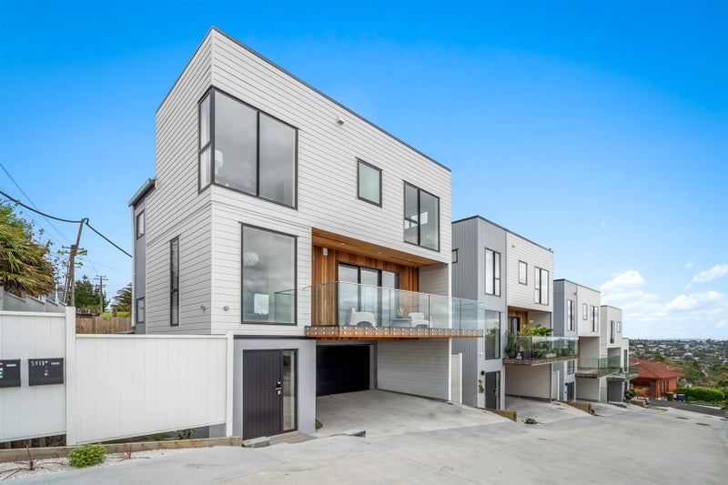 591B East Coast Road, Browns Bay, Auckland - Carousel 1