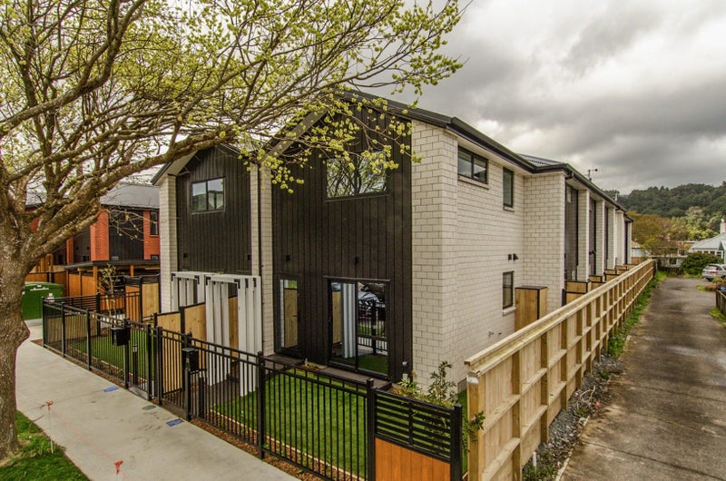 1/10 Biddle Crescent, Taita, Lower Hutt - Carousel 1