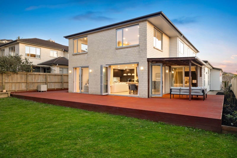 24 Loughros Place, Pinehill, Auckland - Carousel 1