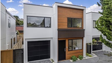 6B Mark Edward Drive, Half Moon Bay, Auckland - Carousel 1