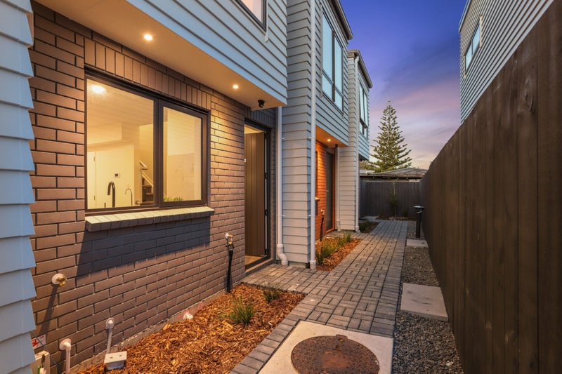 12/5 Hikurangi Street, Te Atatu Peninsula, Auckland - Carousel 2